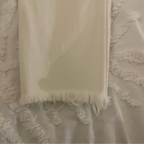 Levi’s White Jeans - Picture 5 of 5